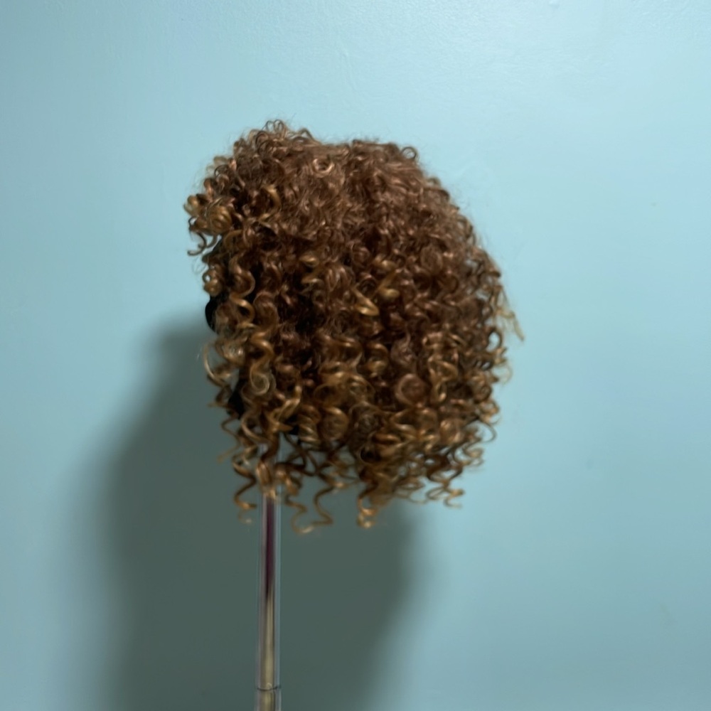 Curly short synthetic wig